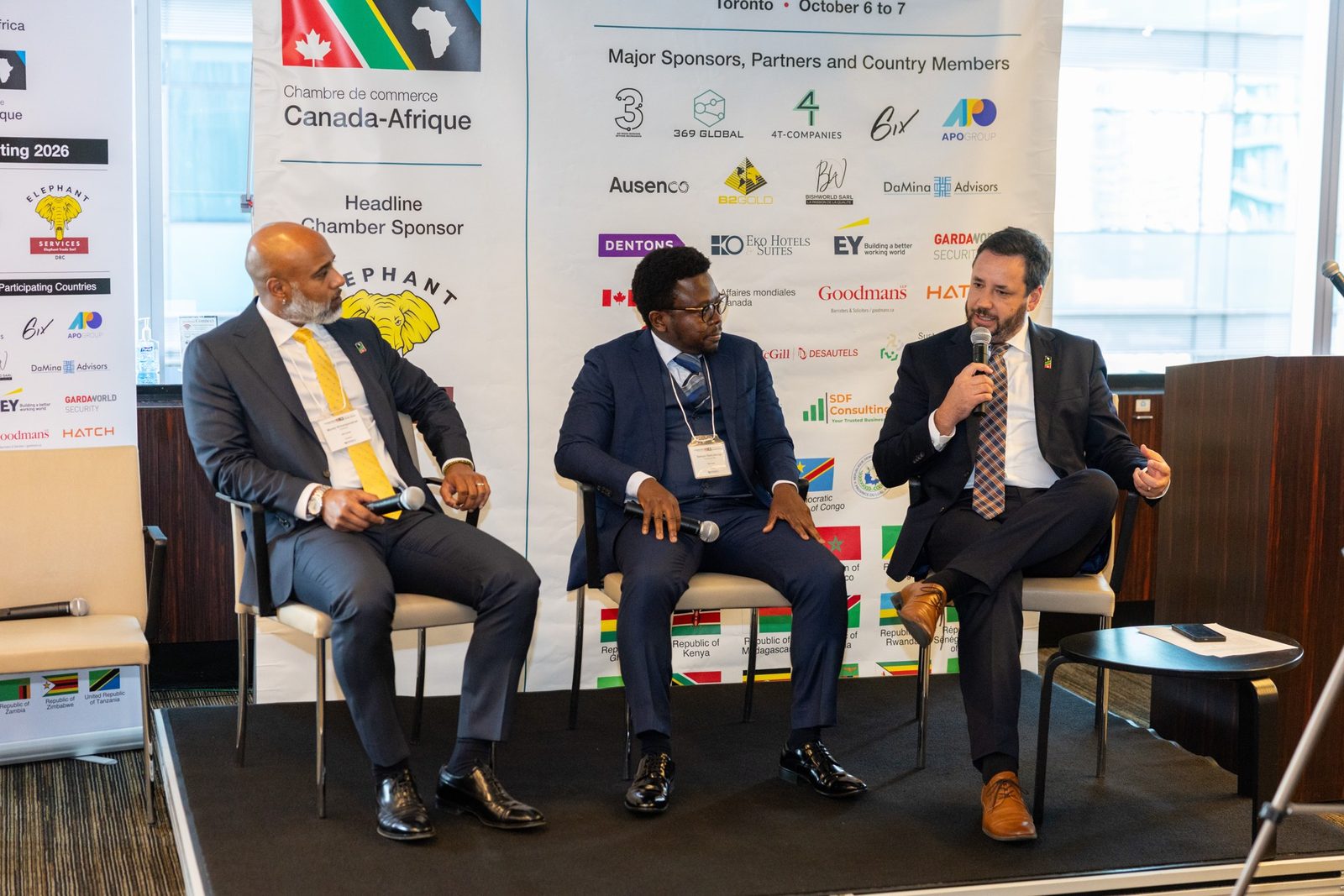 Sam Alonge, Garreth Bloor et Muraly Srinarayanathas sur scène à Africa Accelerating 2026, Goodmans LLP, Toronto